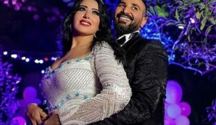 بالصورة: بعد زواجهما... هكذا كان الظهور العلني الأول لأحمد سعد وسمية!
